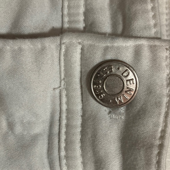 Elegant Women's Light Gray Capris - Picture 3 of 4